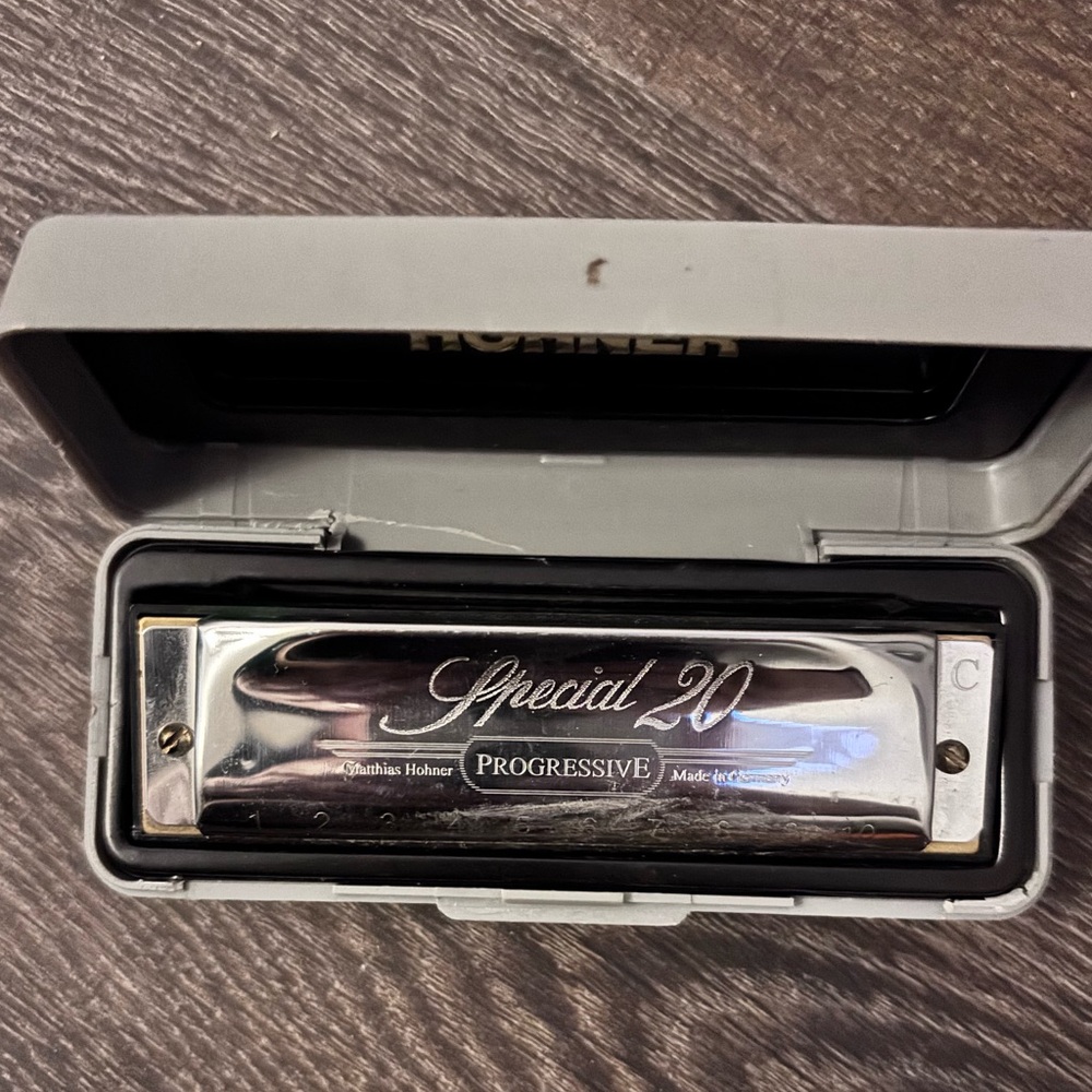 Harmonica - Picture 2 of 3